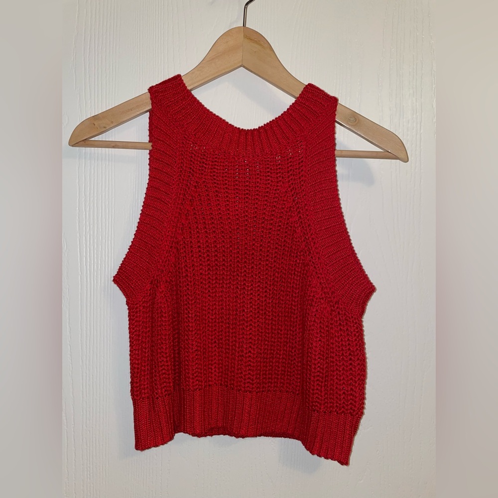 Red knit crop top women’s size M/L. Red knit sleeveless crop top. Cropped top